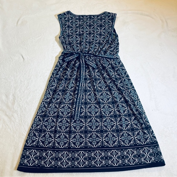 Elegant Navy Patterned Dress - Picture 3 of 4